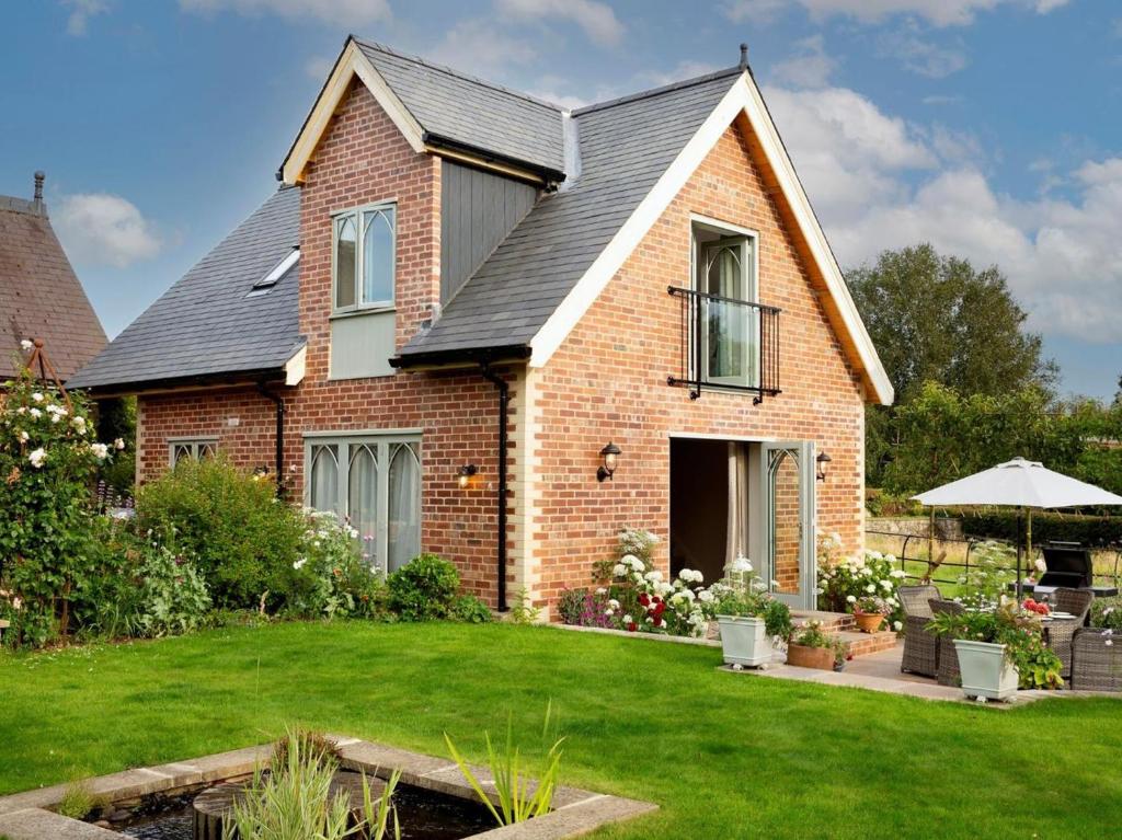 a brick house with a yard with green grass at 1 Bed in Ripon oc-95074 in Dishforth