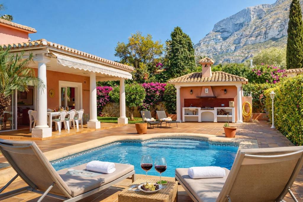 Villa Cuatro Soles en Denia, con piscina privada, jardín y terraza con barbacoa by Family Homes rentals