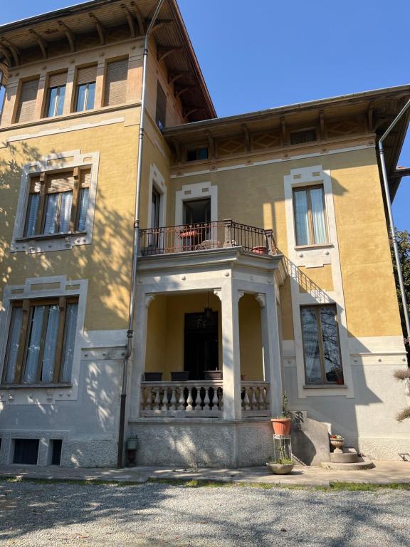 a large house with a balcony on the front of it at Villa Guelpa in Lessona