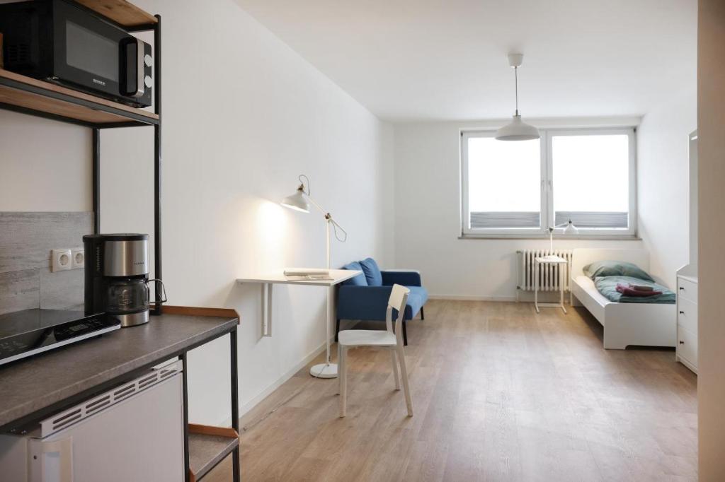 a white apartment with a kitchen and a living room at Monteurzimmer Oldenburg i.H. – Top Lage in Oldenburg in Holstein