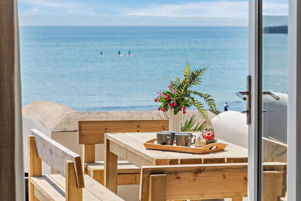 a table on a balcony with a view of the ocean at 2 Bed in Croyde oc-r27591 in Croyde