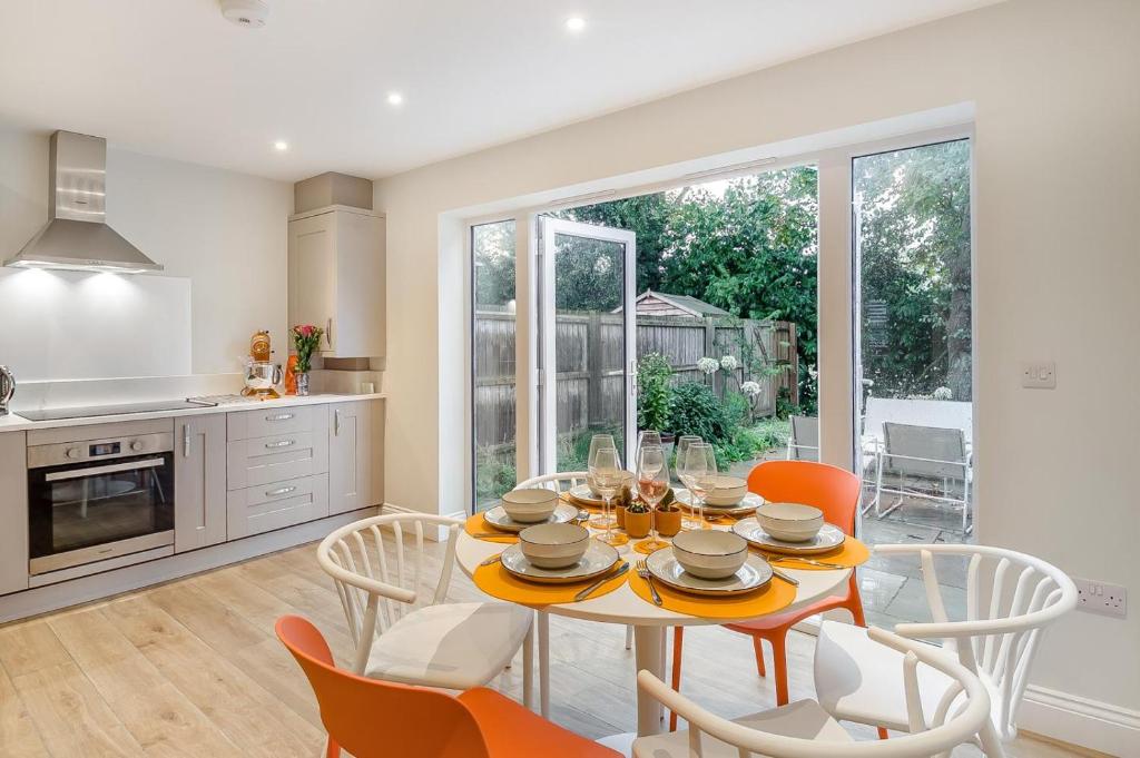 a kitchen and dining room with a table and chairs at 3 Bed in Framlingham oc-m32532 in Framlingham