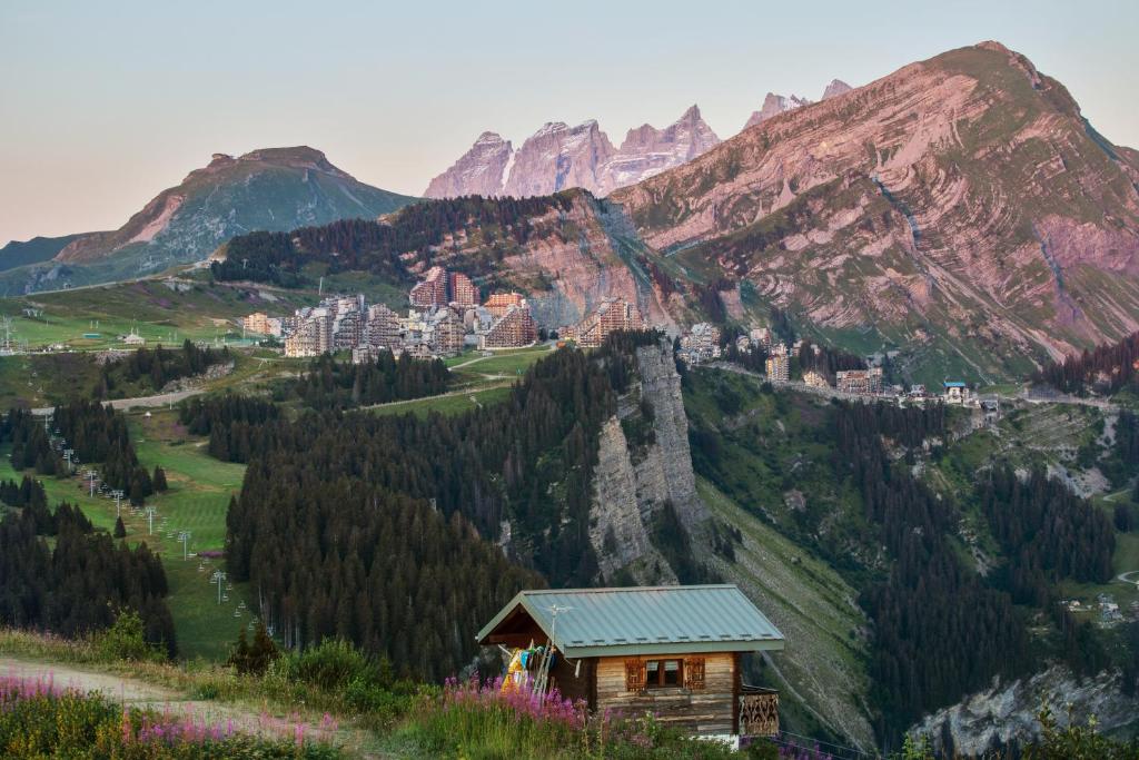 a house on the side of a mountain at Résidence Pierre & Vacances Antarès in Avoriaz