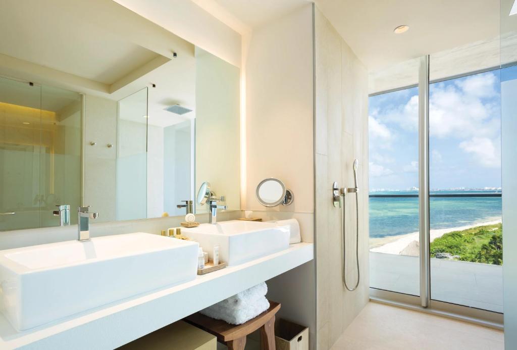 Baño de Dreams Vista Cancun