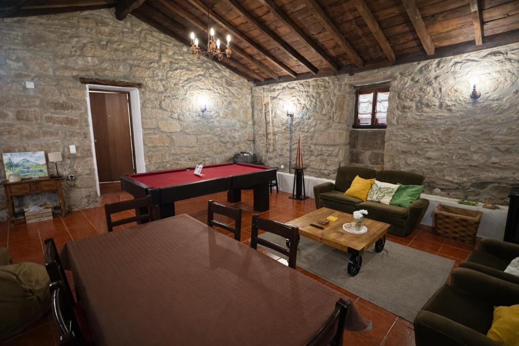 a living room with a ping pong table at Casa da Pipela in Santo André