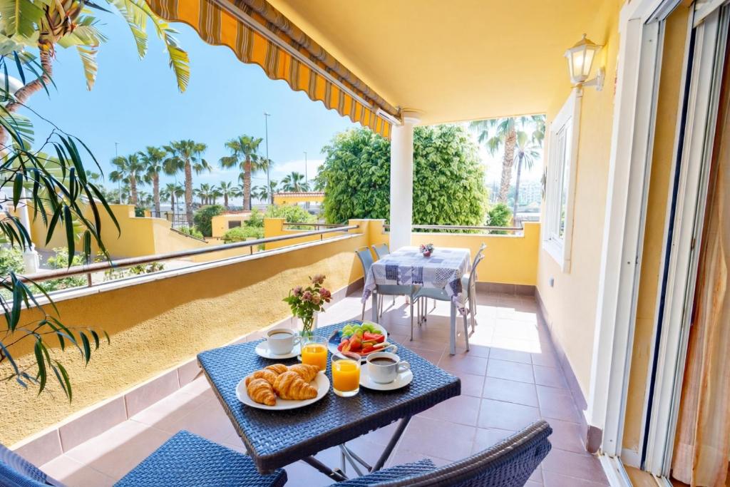 Apartamento Girasol en Denia con piscina, terraza y playa a 150 metros by Family Homes