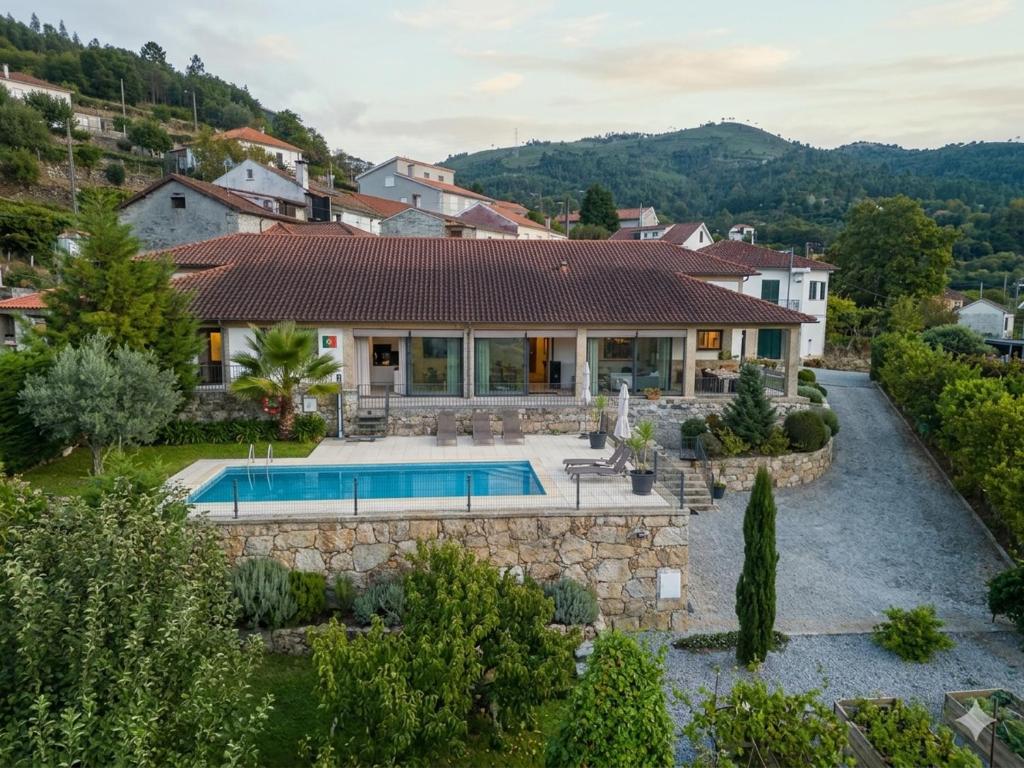 an aerial view of a house with a swimming pool at Casa das Letras - Turismo rural in Ponte da Barca