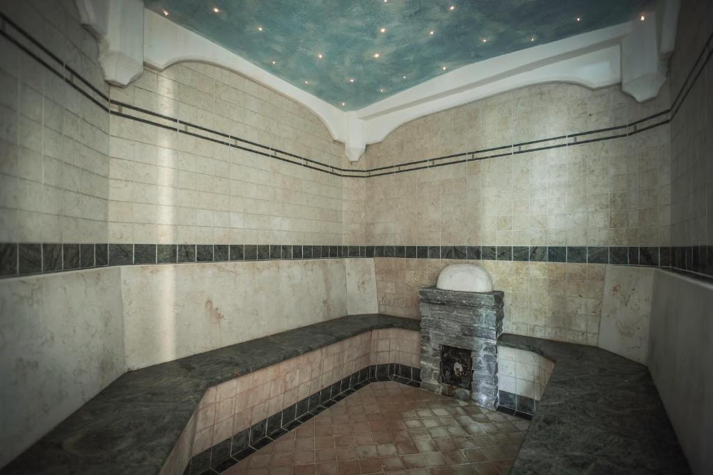 Koupelna v ubytování Almhotel Lenz