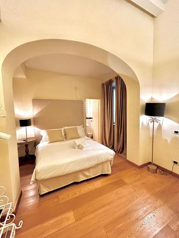 a bedroom with a large white bed in a room at Camilla Garden in Pisa