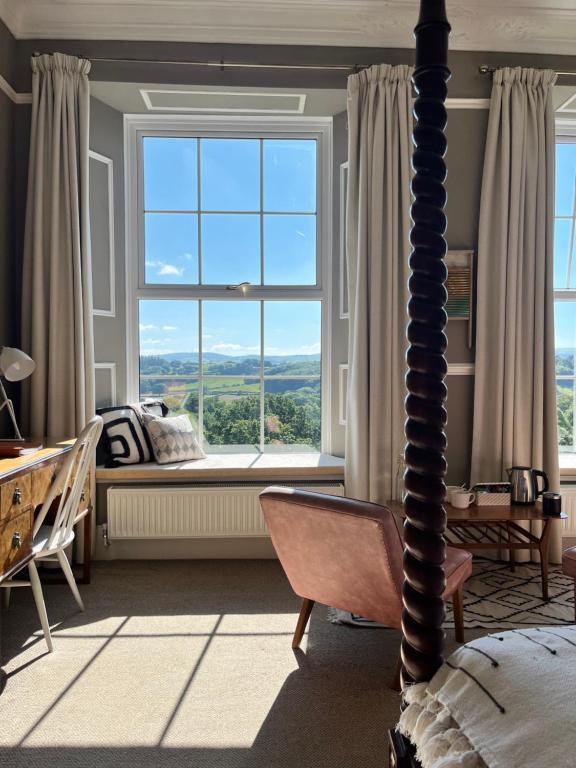 Coed Mawr Hall Bed & Breakfast - King Room With Mountain View