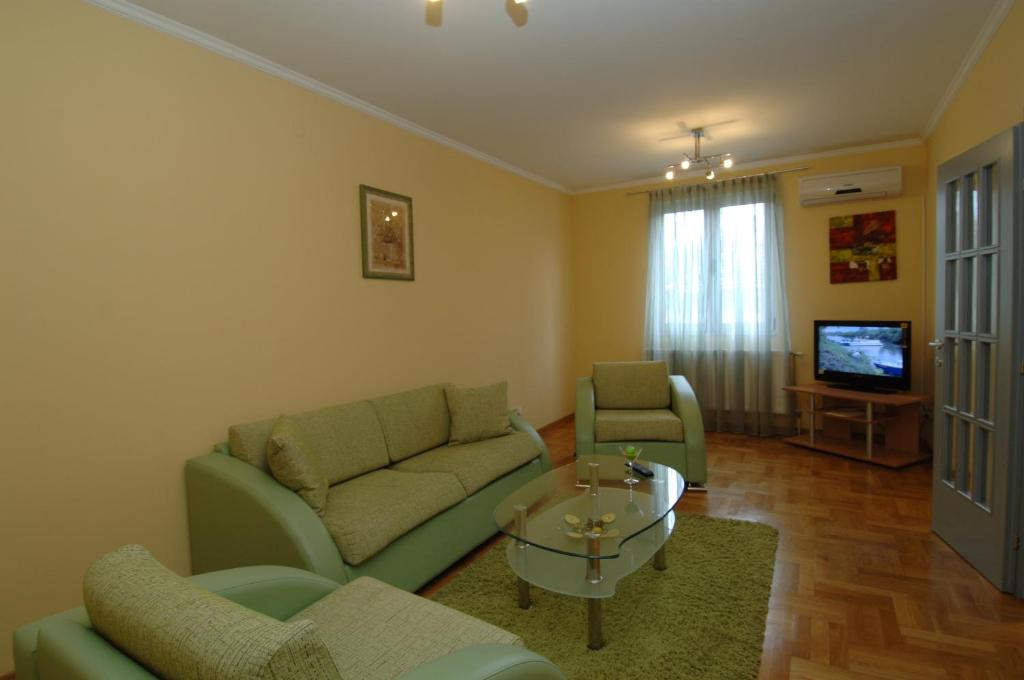 a living room with a couch and a table at Prenoćište Singidunum 4lux in Belgrade
