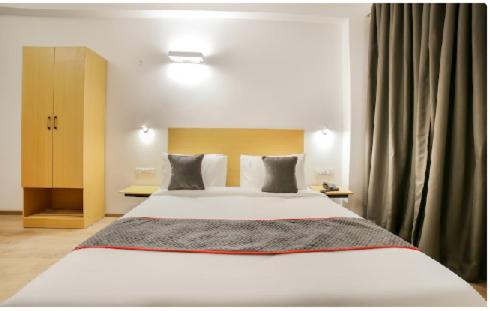 a bedroom with a large bed in a room at Hotel Shree Jee in Gurgaon