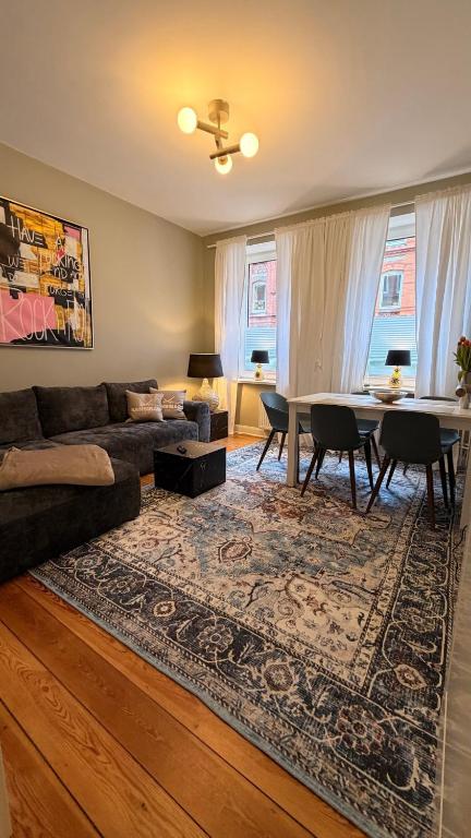 a living room with a couch and a table at Perfekte Wohnung mit Vollausstattung in Kiel