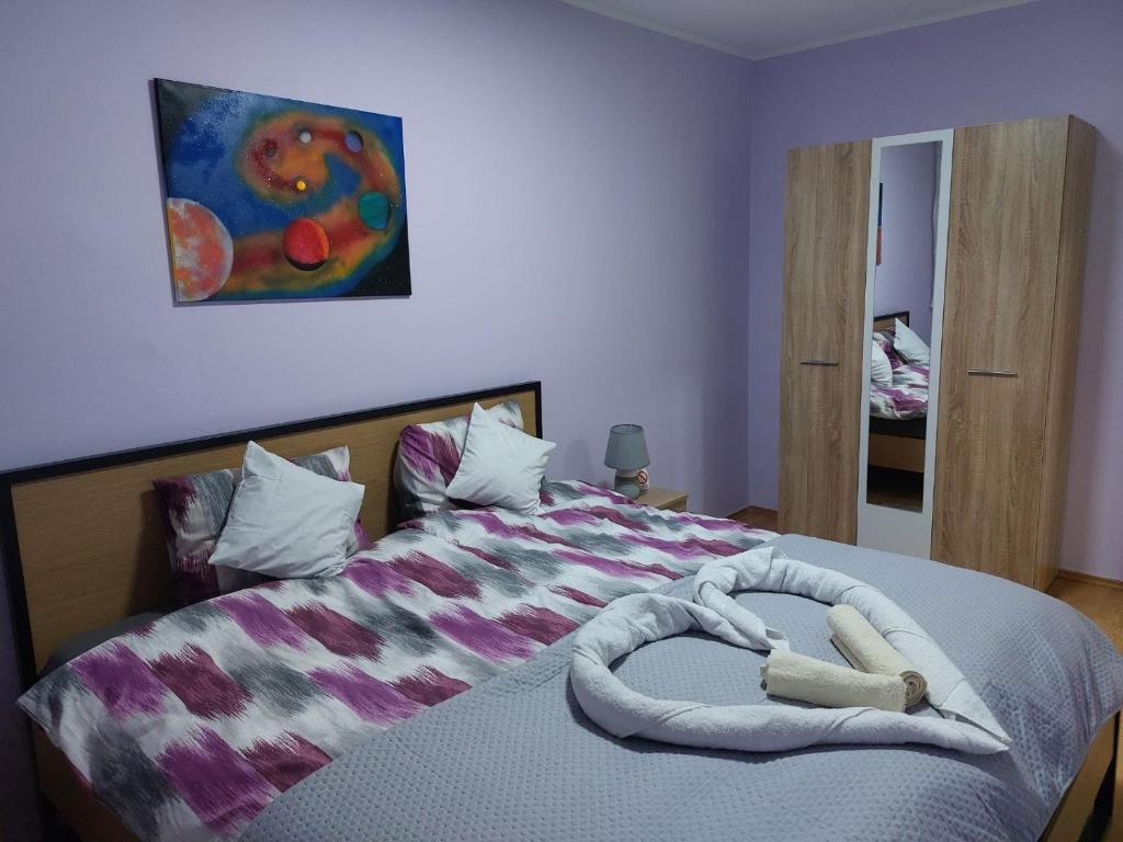 a bedroom with a bed with two towels on it at Apartman Ditta in Subotica