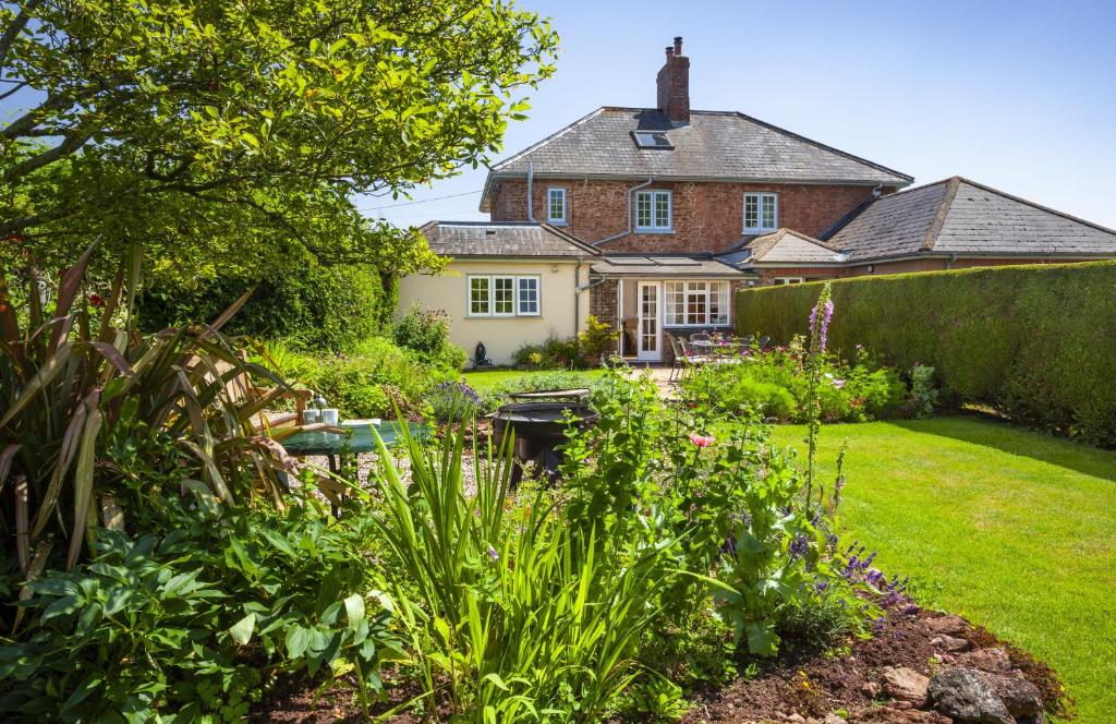 a house with a garden in front of it at Jacobs Pond Monksilver in Stogumber