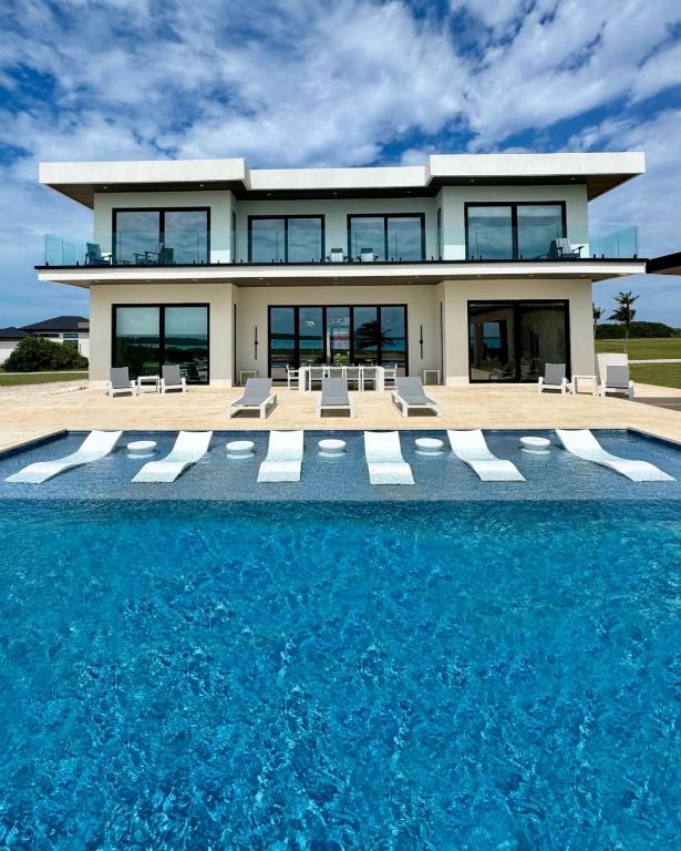 Sea Side Villa - Luxury Villa + Full Concierge! photo