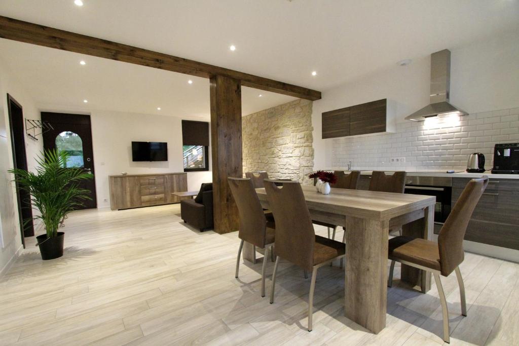 Kuchyň nebo kuchyňský kout v ubytování Le Moulin d'Oscar & Spa - Mulhouse Nord