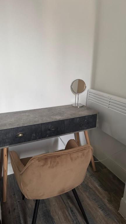 a desk with a chair in front of a desk at Studio Luxe on Chudleigh D in London