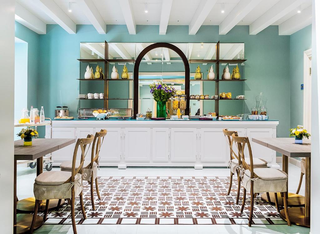 Reštaurácia alebo iné gastronomické zariadenie v ubytovaní Hotel San Michele