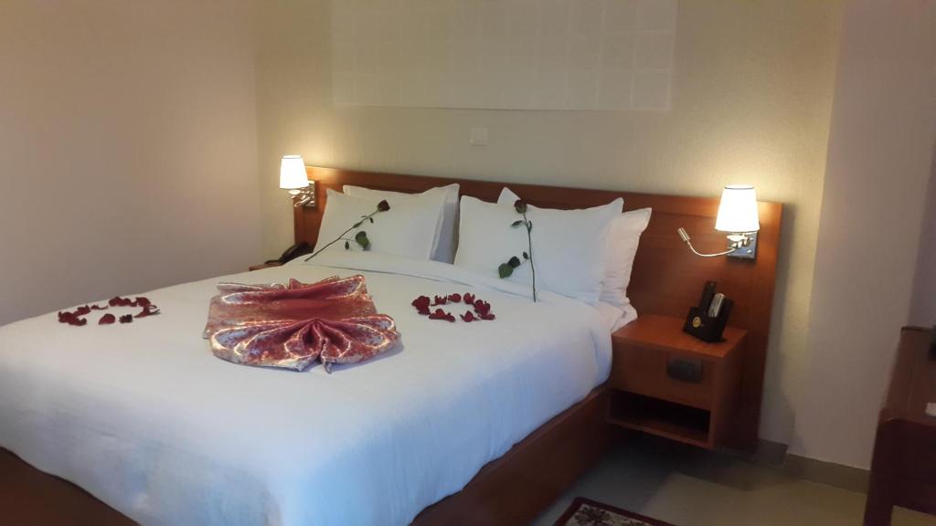 Postel nebo postele na pokoji v ubytování C Fun Addis Hotel
