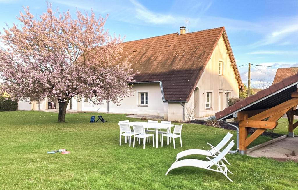 a table and chairs in the yard of a house at 3 Bedroom Amazing Home In Mutigney in Mutigney