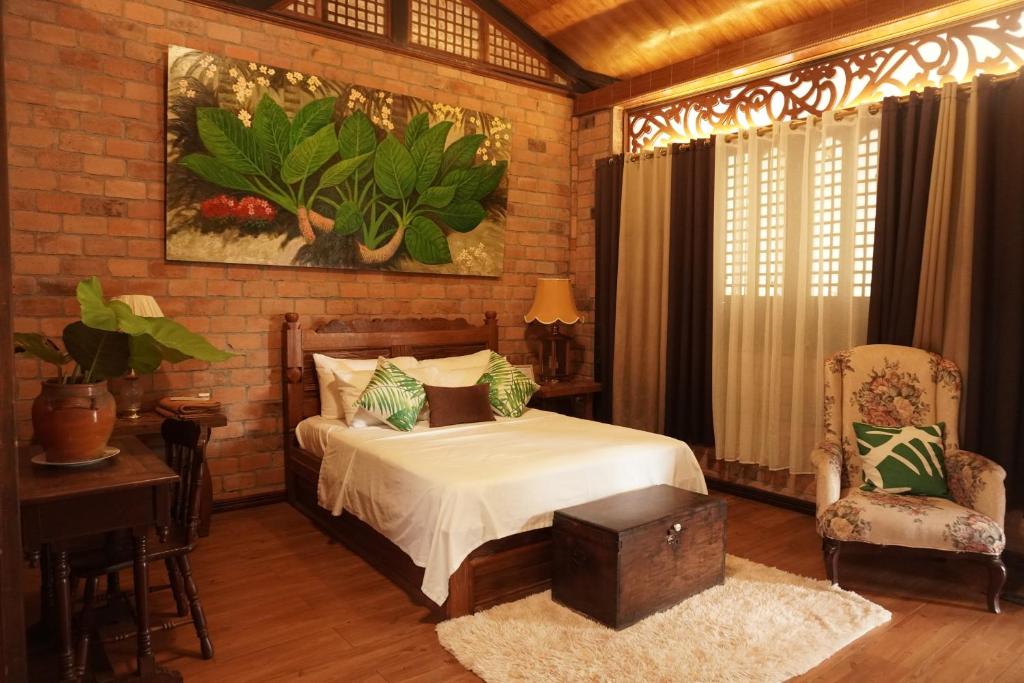 a bedroom with a bed and a chair at Casa Salome in Matas