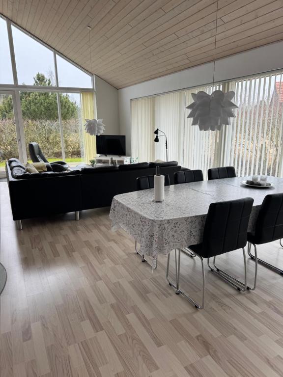 a living room with a table and a couch at Marielyst feriehus in Bøtø By