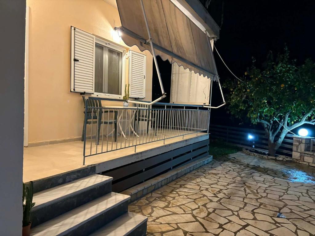 a house with a table on the porch at night at Reposo in Nikolítsion
