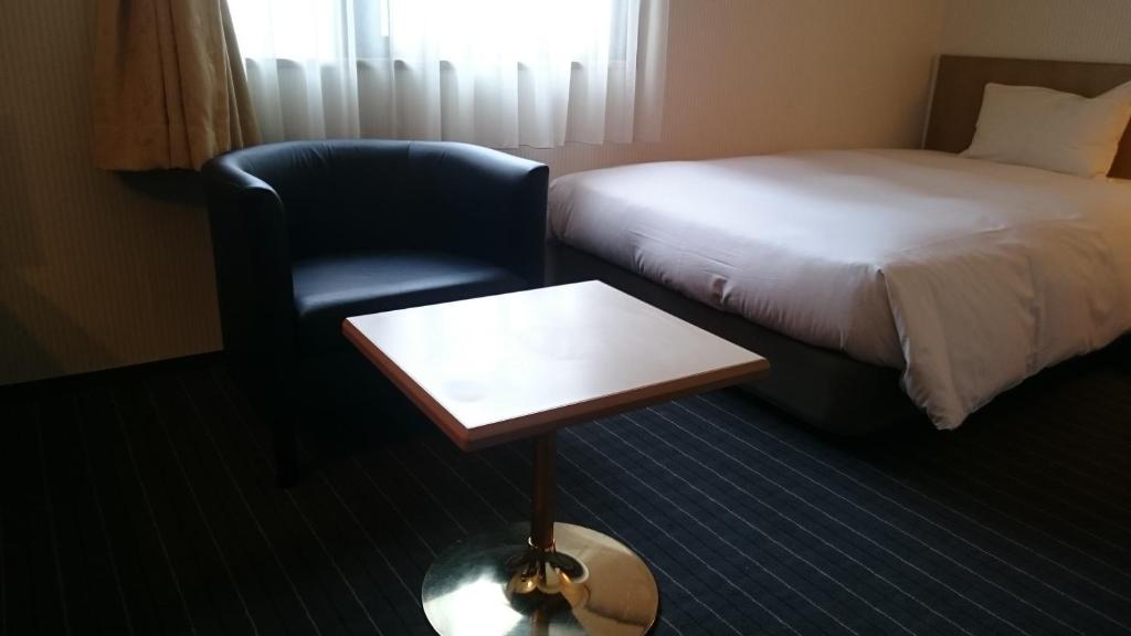 Postel nebo postele na pokoji v ubytování Hotel Crown Hills Sagamihara
