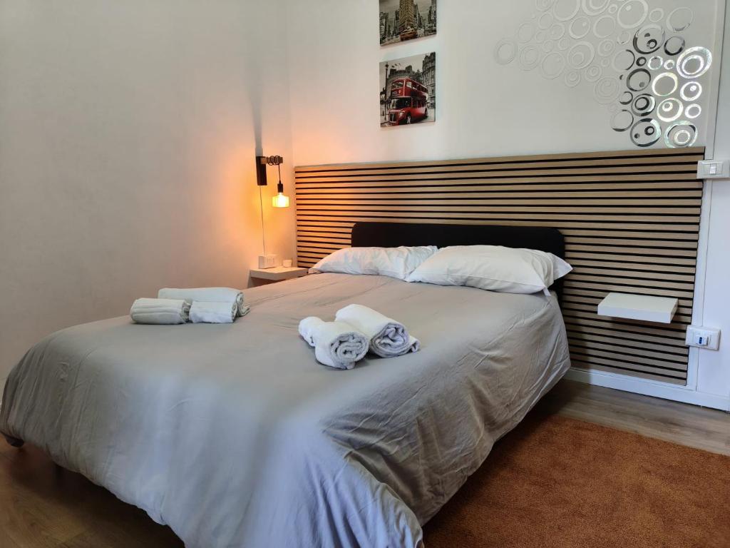a bedroom with a large bed with towels on it at U Casteddu - Case Vacanza Aci Castello in Aci Castello