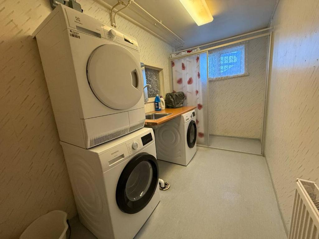 a small laundry room with a washer and dryer at Workers Stay - Housing for Workers Olofstorp Göteborg in Olofstorp