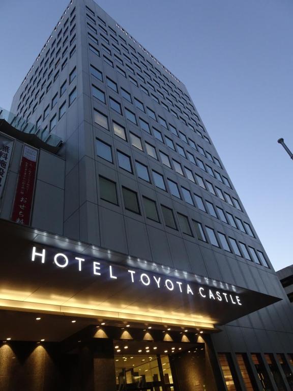 una suite de hotel tokyo en el centro del hotel tokyo en Hotel Toyota Castle, en Toyota