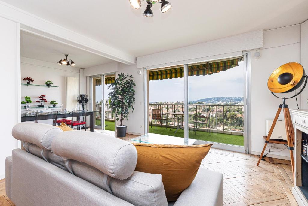 Loft Style 1 Bdr - Panoramic view Swimming Pool & Garage