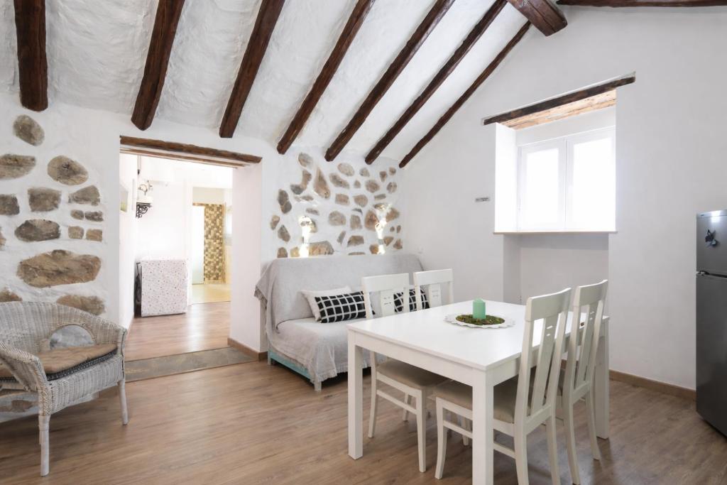 a kitchen and living room with a white table and chairs at Canary House in Ingenio