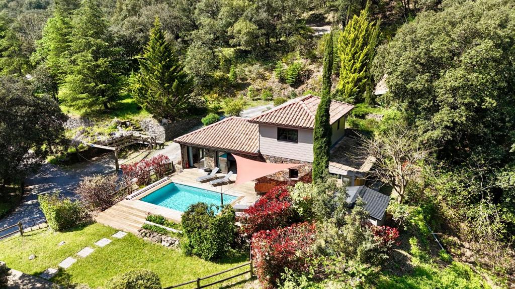 an aerial view of a house with a swimming pool at Les Brugas de Camias in Saint-André-de-Majencoules
