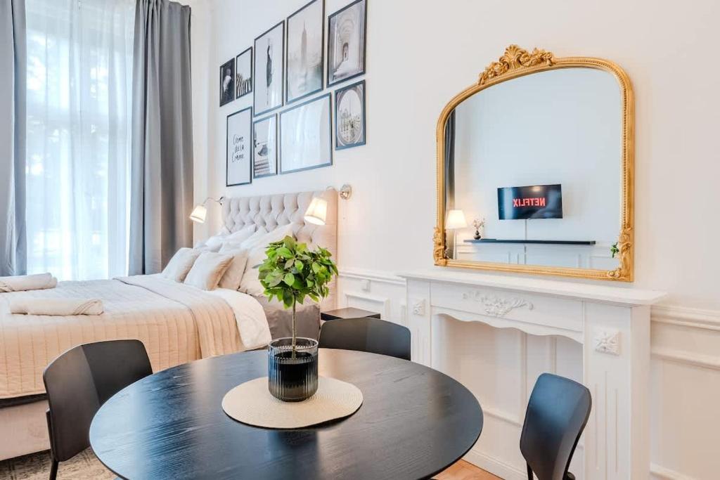 a living room with a table and a mirror at Prenzlauer Berg Prestige in Berlin