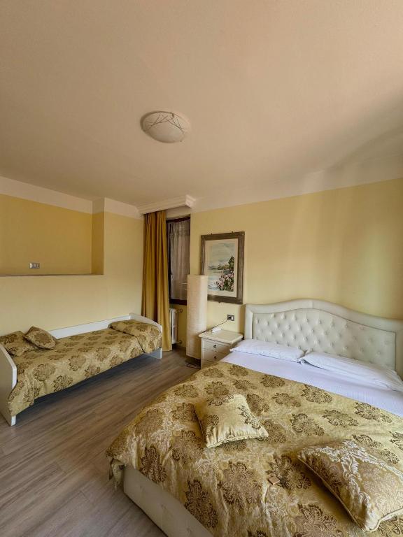 Hotel San Marino - Vierbettzimmer Mit Seeblick Und Balkon
