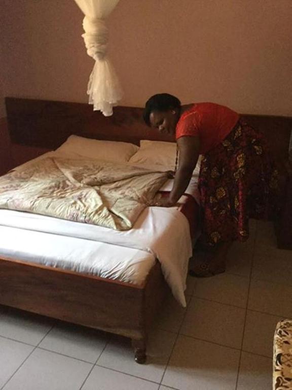 Postel nebo postele na pokoji v ubytování Starlight Hotel Mbale