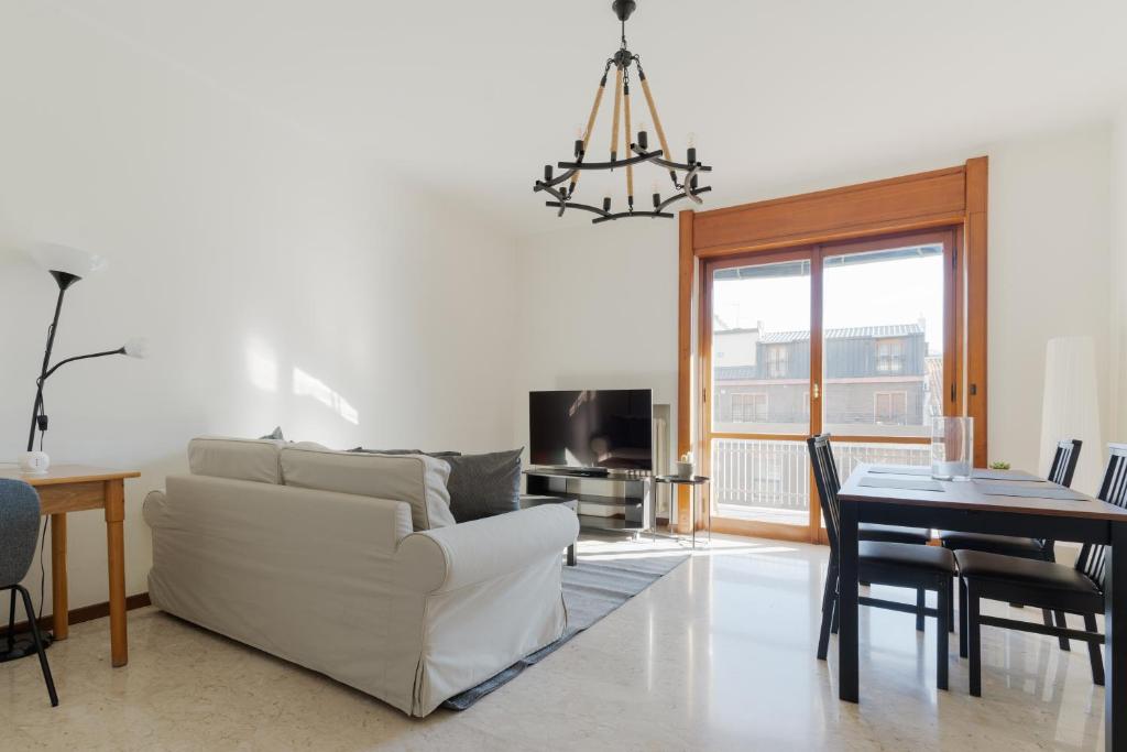 GuestHost - Spacious Apartment X6 Zara MM3 MM5