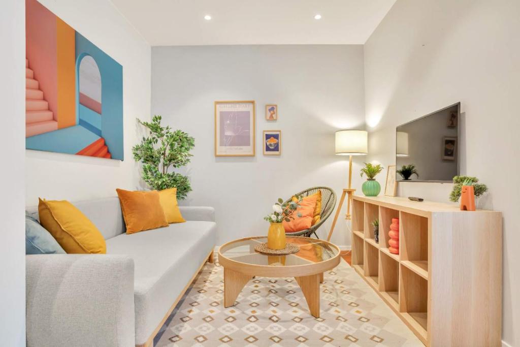 a living room with a couch and a table at Heimby - Studio w Free parking in Bergen