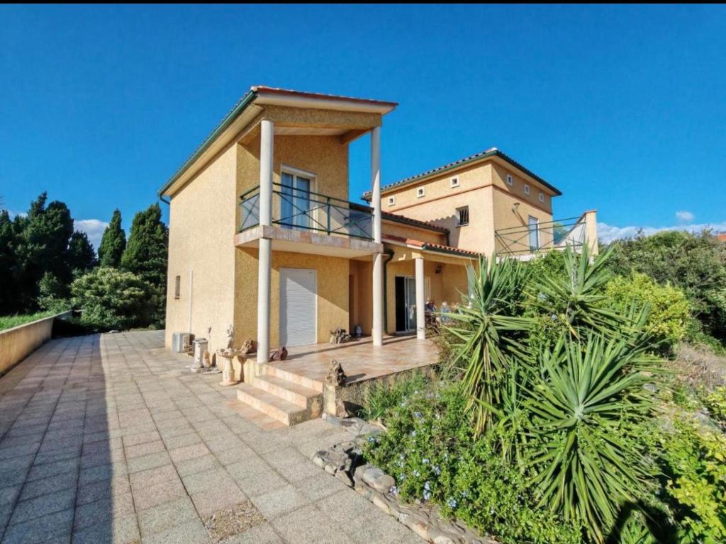 Cœur de Millas terrasse, jardin et parking privé
