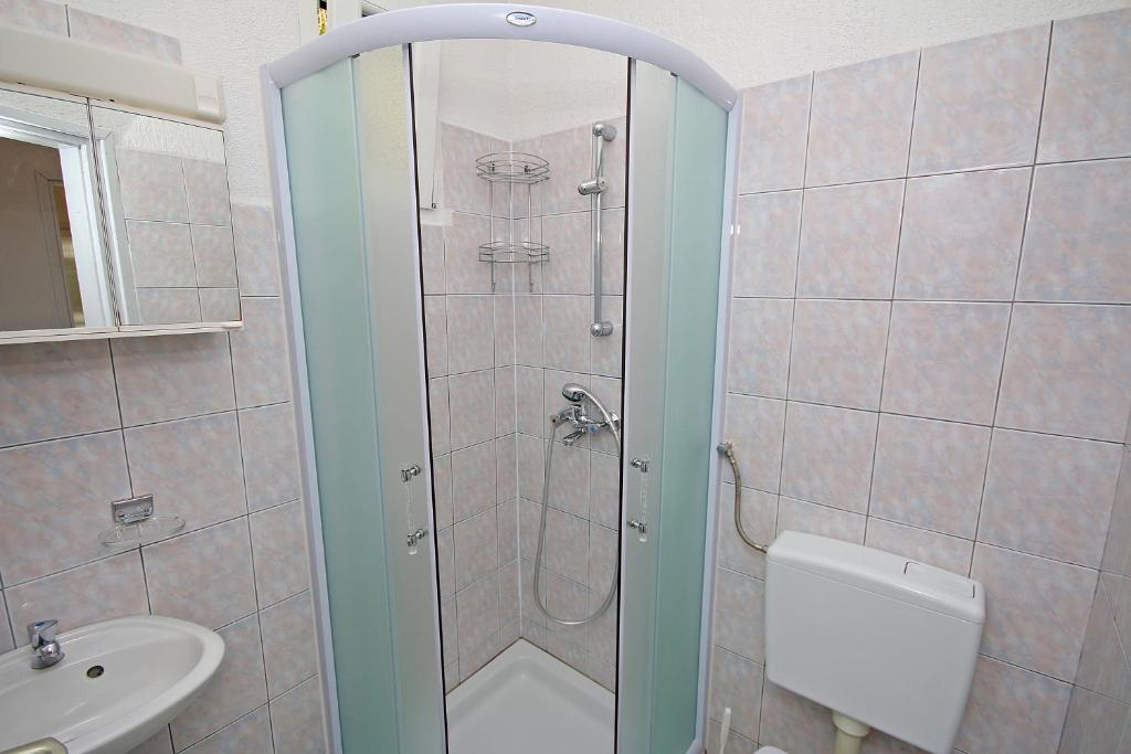 Kúpeľňa v ubytovaní Brela Beach house