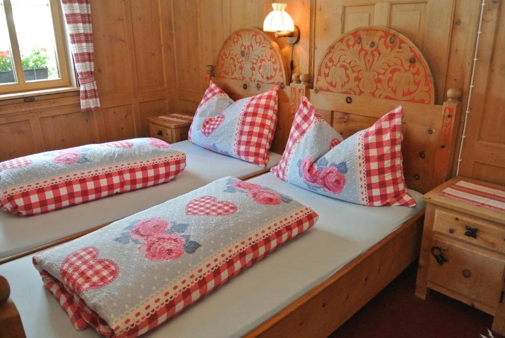 Postel nebo postele na pokoji v ubytování Pension Hof zur Stilli