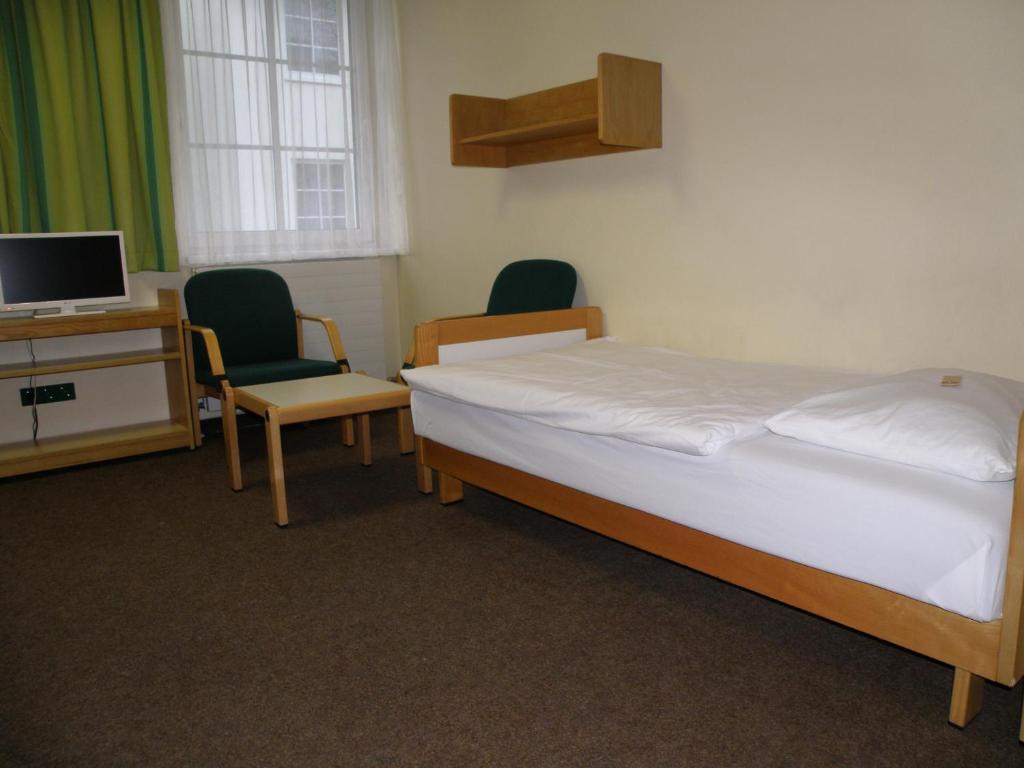 TV a/nebo společenská místnost v ubytování Hotel Sommerhaus am Internats-Campus