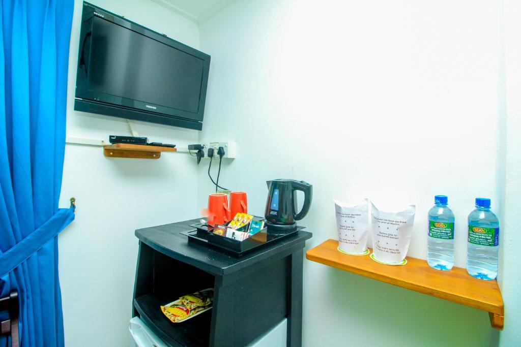 TV a/nebo společenská místnost v ubytování Settle Inn Tourist Lodge