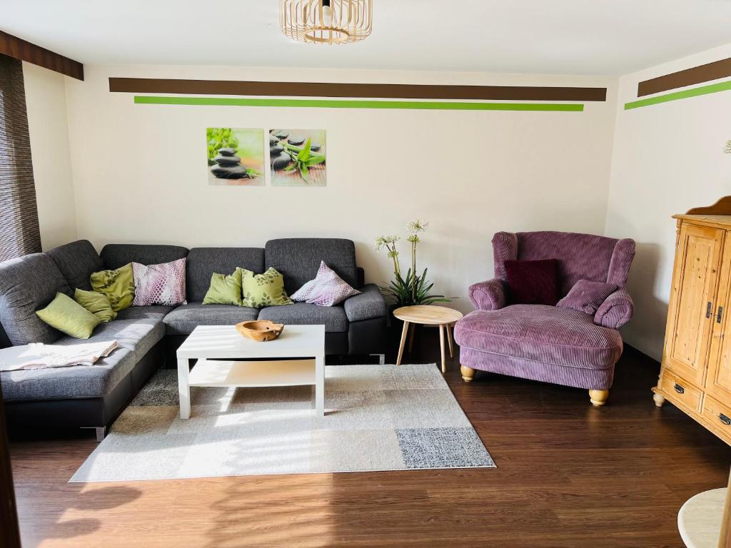 a living room with a couch and two chairs at Auszeit im Grünen, ideal für Ausflüge ins Legoland, Allgäu oder Skylinepark in Waltenhausen