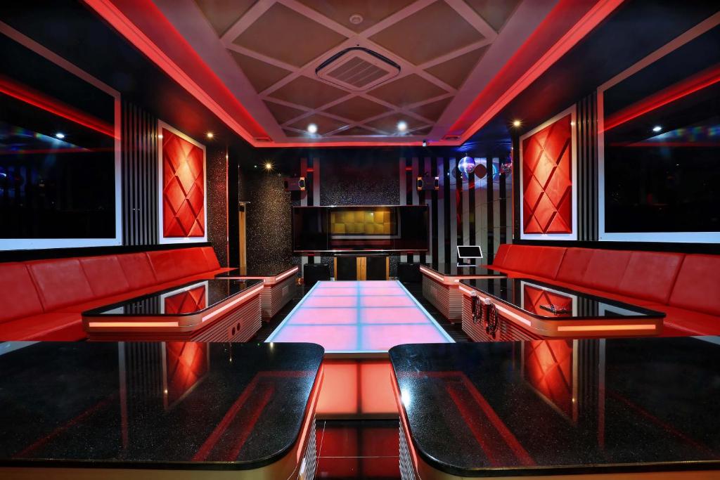 Biliár nebo kulečník v ubytování Hotel Neo+ Balikpapan by ASTON