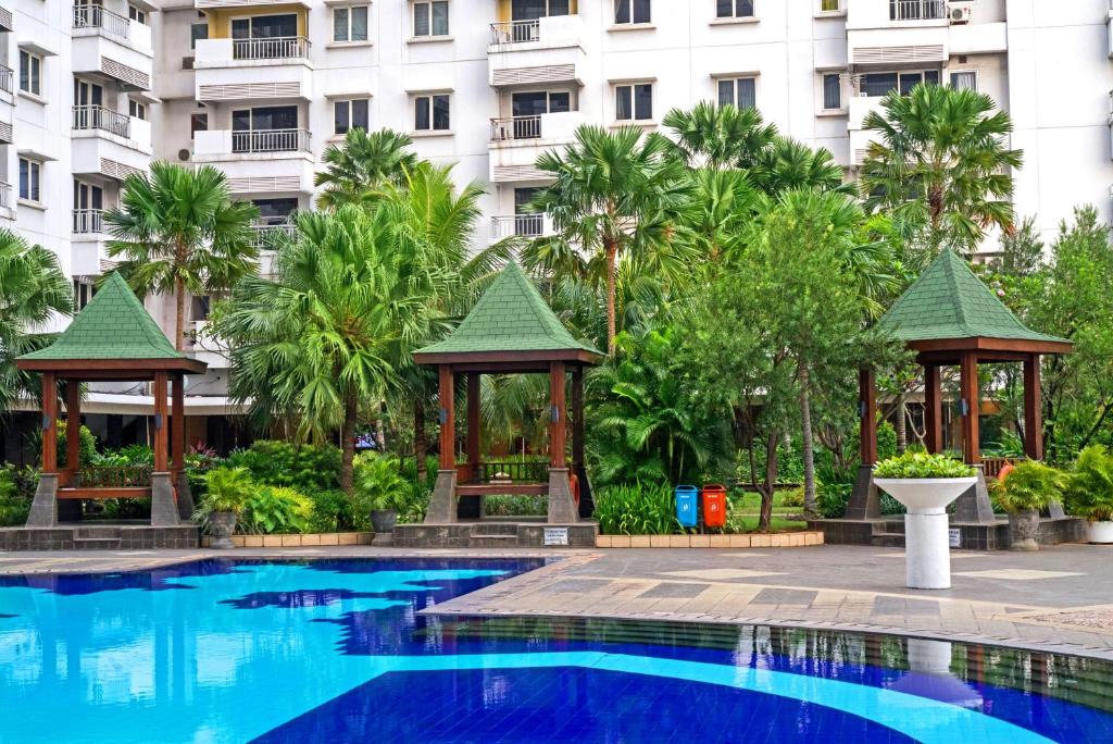 Bazén v ubytování Grand Whiz Poins Simatupang Jakarta nebo v jeho okolí