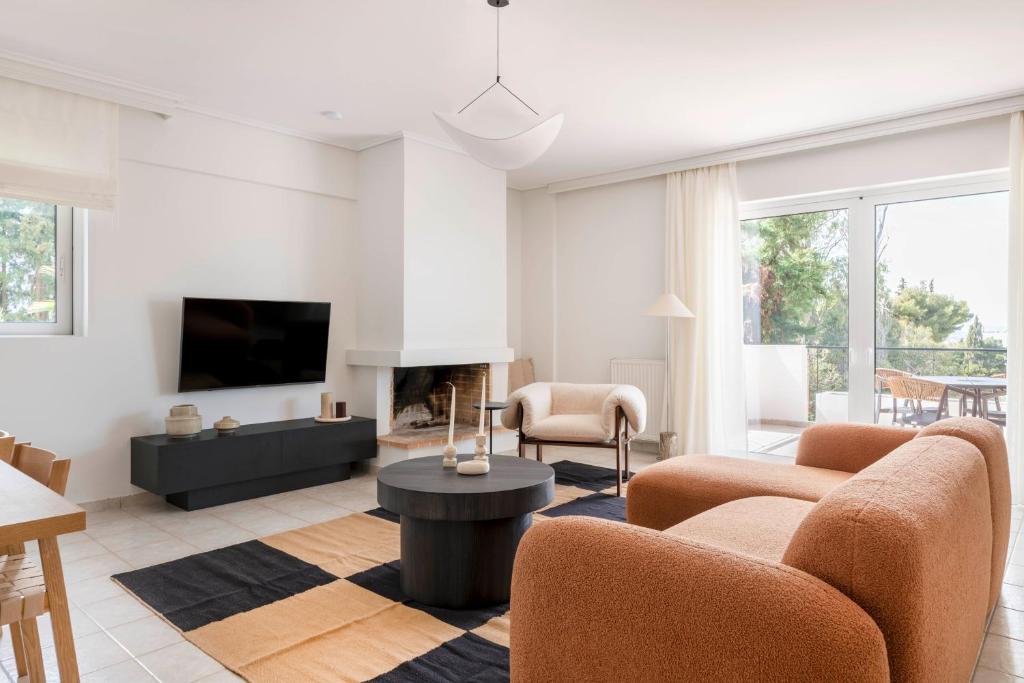 Agia Paraskevi 3BR Courtyard Apartment by UPSTREET