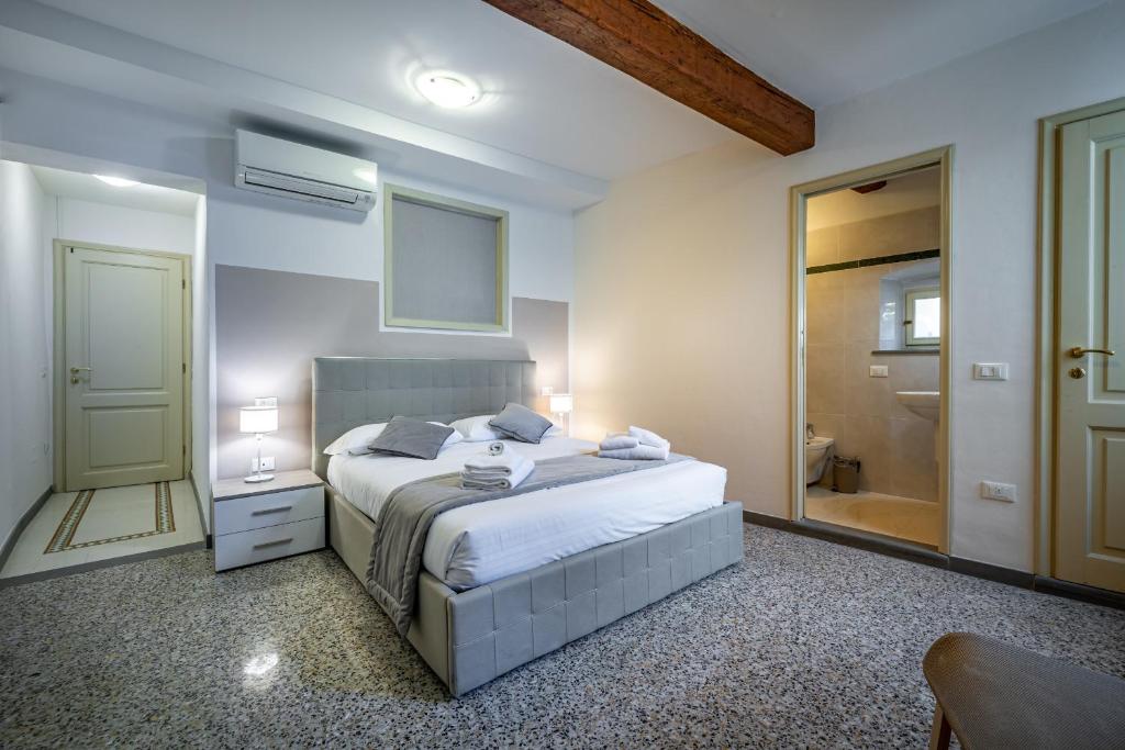 YID Agnolo three bedroom apartment in Florence